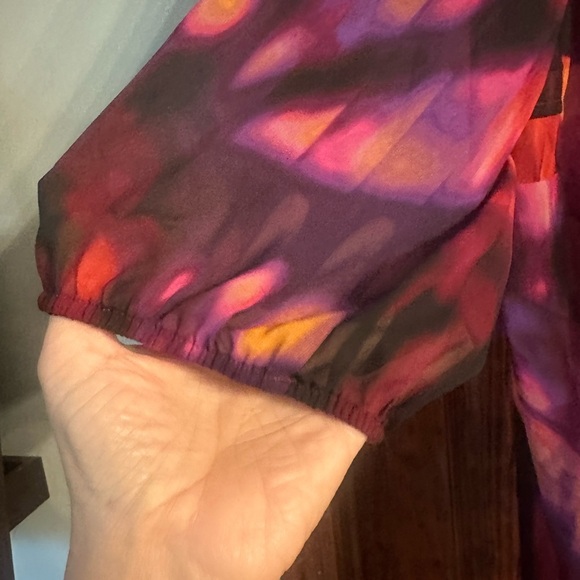 Vibrant Women's Blouse with Button Details - Picture 4 of 5